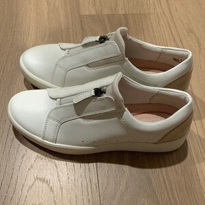 Clarks White Leather Layton Rae Sneaker